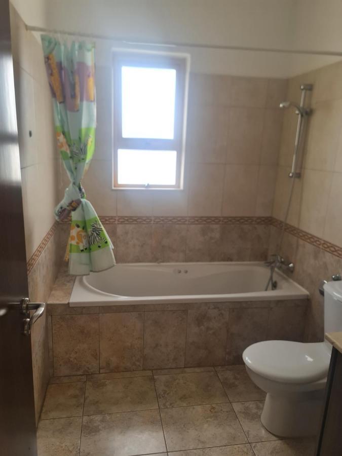 Top Floor 1 Bdrm Aprtrmnt Apartman Dromolaxia Kültér fotó