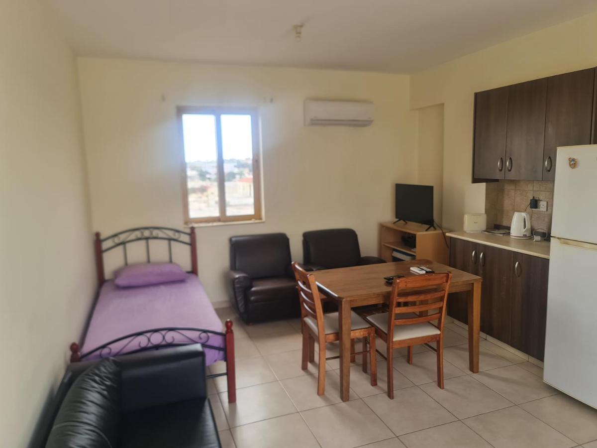 Top Floor 1 Bdrm Aprtrmnt Dromolaxia Kültér fotó