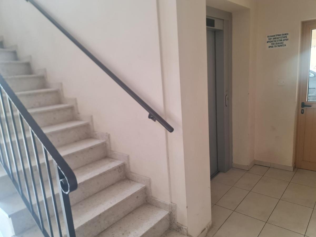 Top Floor 1 Bdrm Aprtrmnt Dromolaxia Kültér fotó