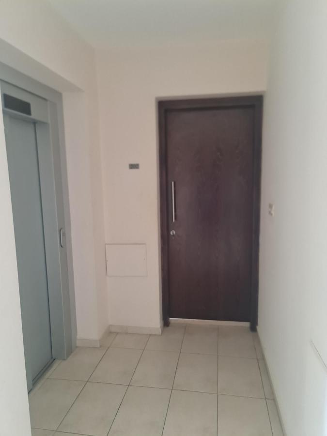 Top Floor 1 Bdrm Aprtrmnt Apartman Dromolaxia Kültér fotó