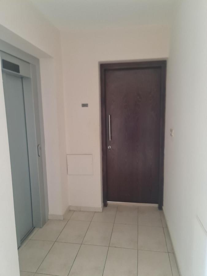 Top Floor 1 Bdrm Aprtrmnt Dromolaxia Kültér fotó