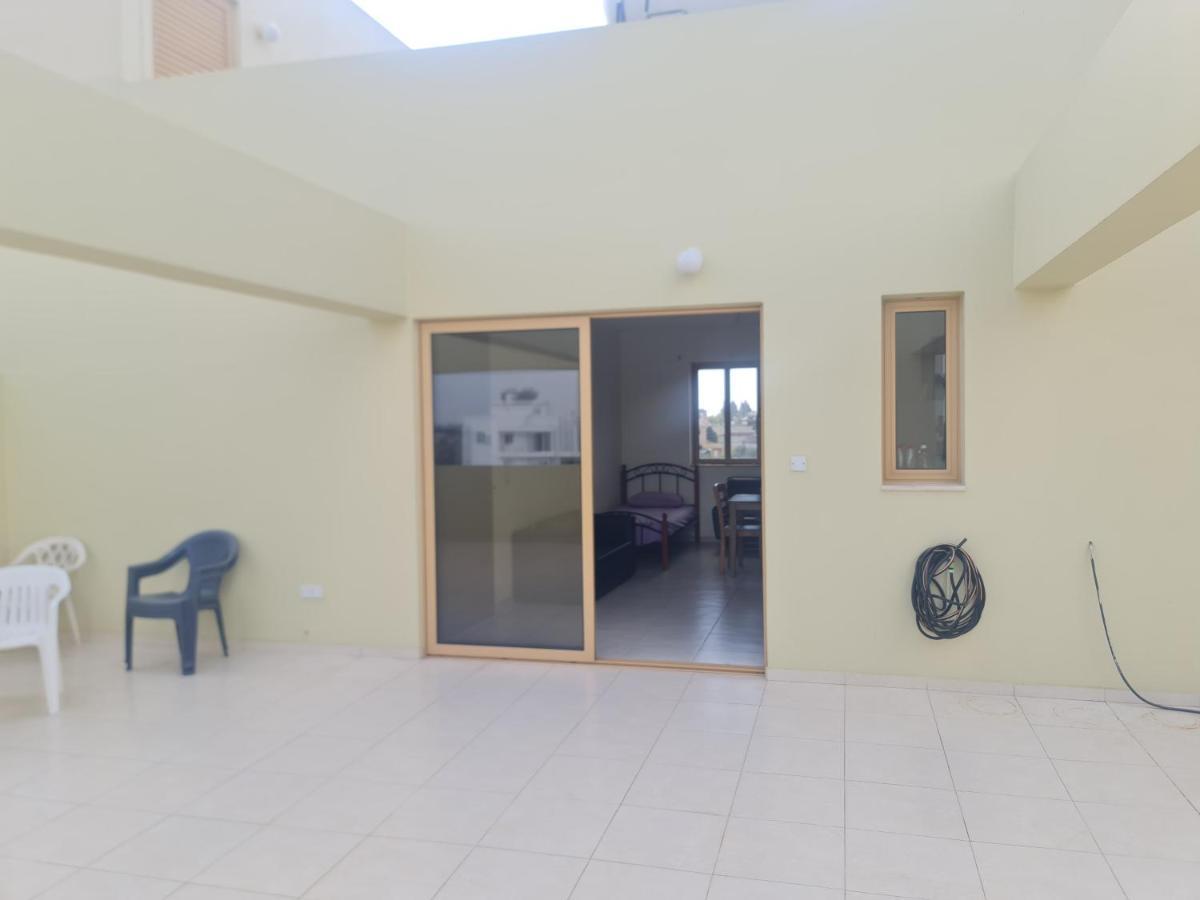 Top Floor 1 Bdrm Aprtrmnt Apartman Dromolaxia Kültér fotó