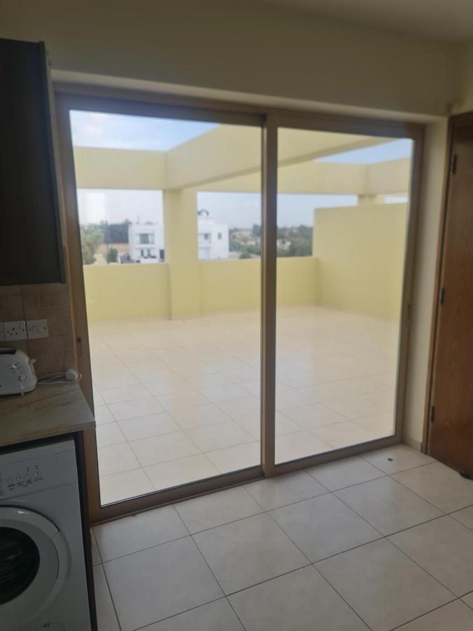 Top Floor 1 Bdrm Aprtrmnt Apartman Dromolaxia Kültér fotó